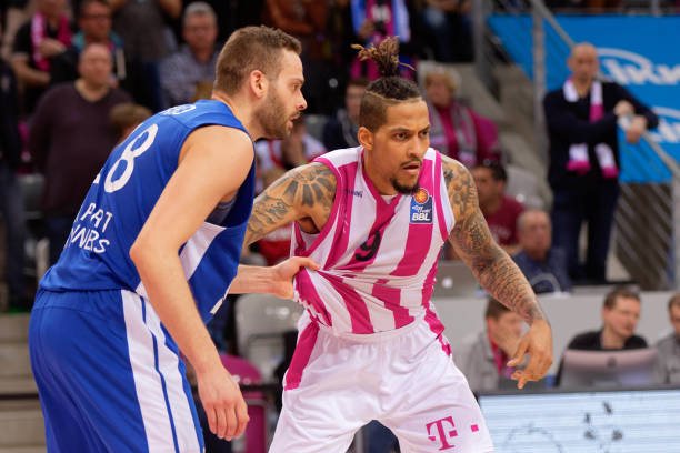 不仅帮助他 不仅帮助他